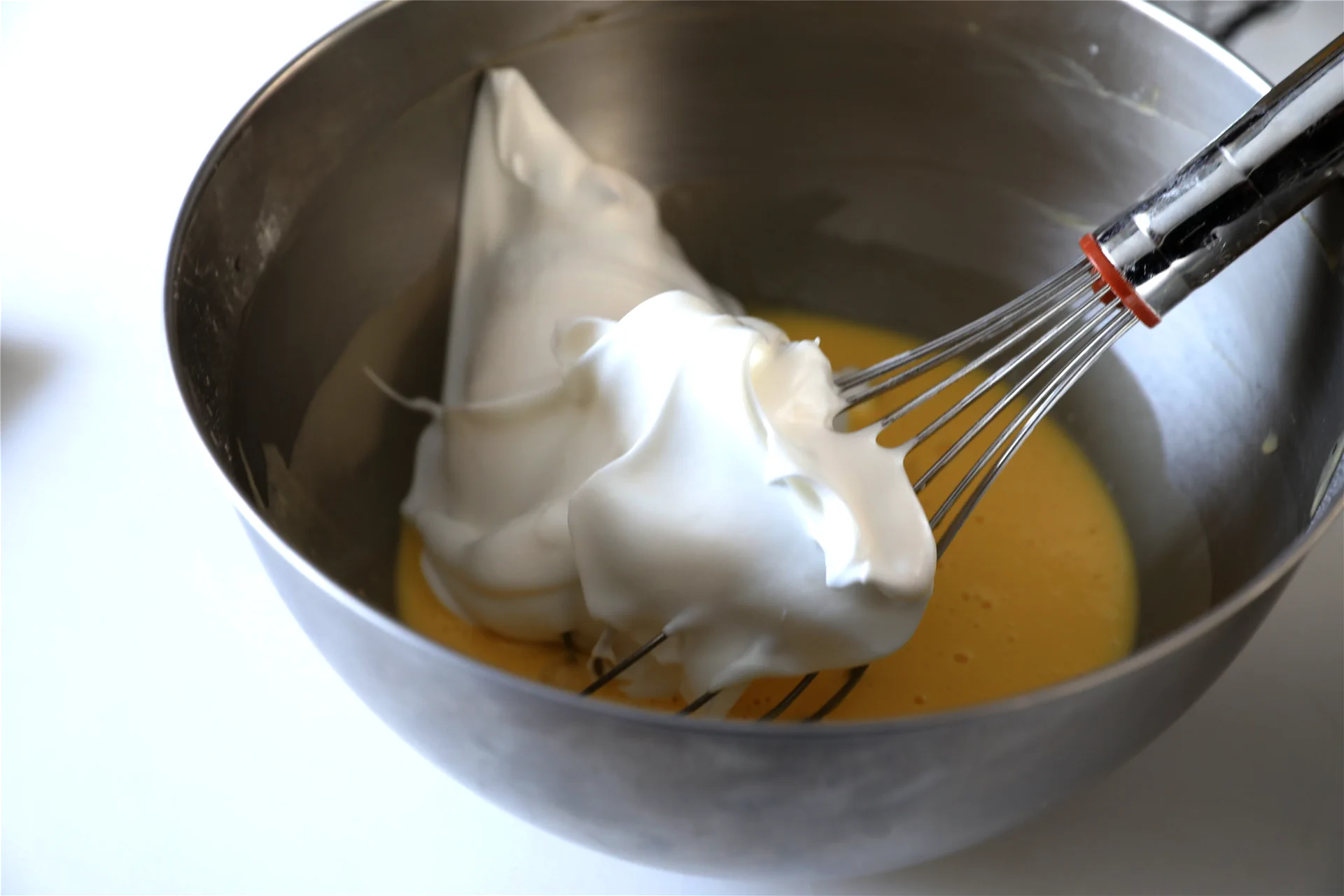 Brazo de gitano suizo con hebras de cerdo desmenuzado y cebollín - Step 7