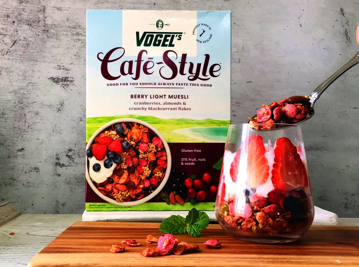 Postre delicioso, saludable y rápido: trifle de muesli y yogur de belleza de Vogel’s - Step 6