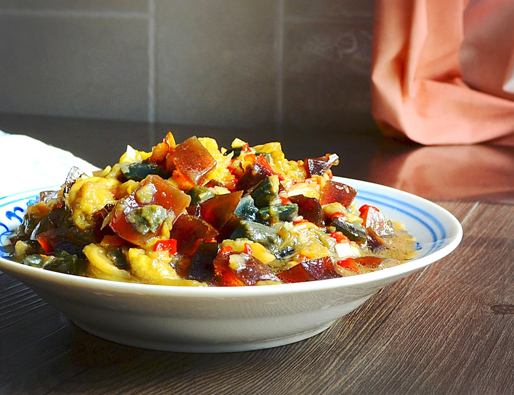 蒸茄子拌皮蛋的成品展示图