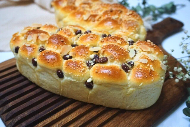 红豆芝士面包的成品展示图
