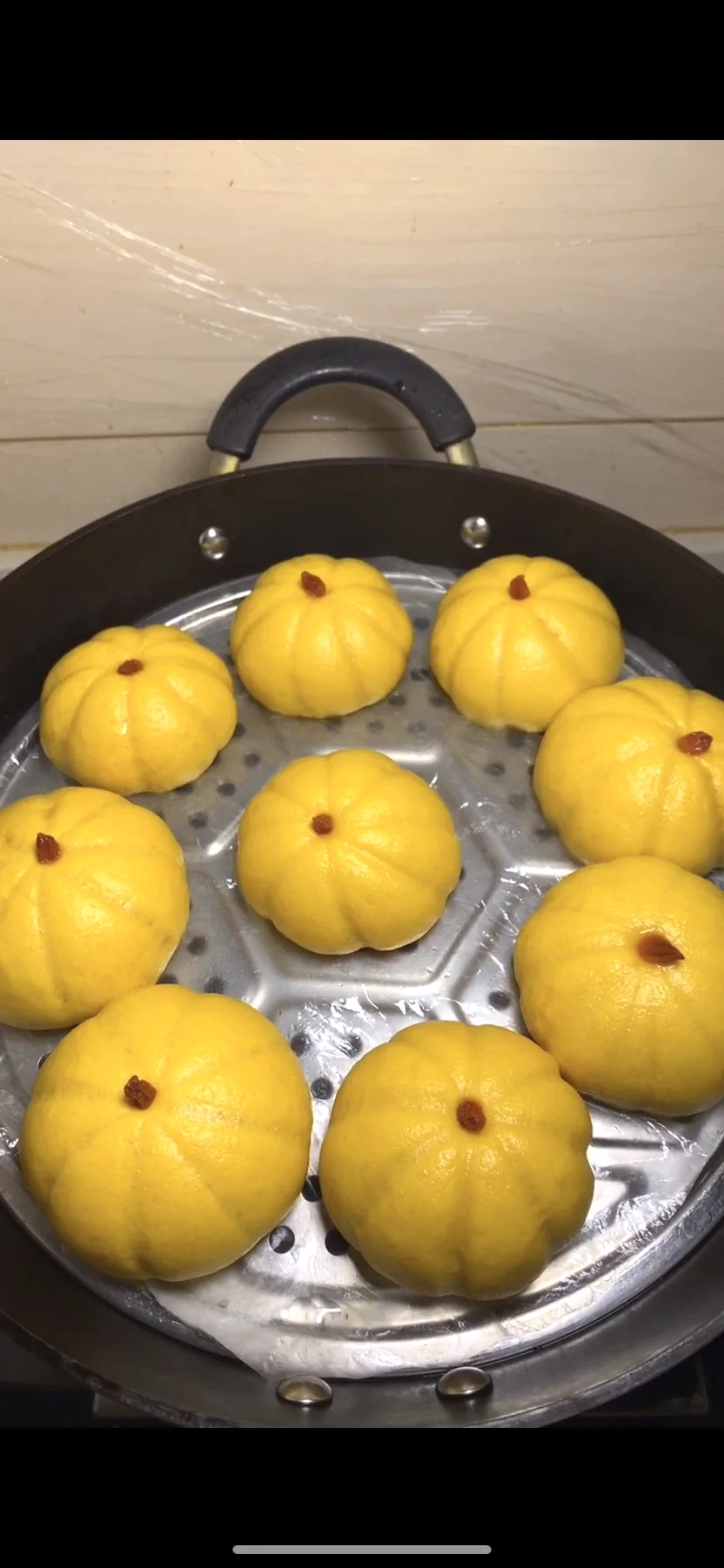 Panecillos al vapor de calabaza de Halloween (con un solo levado): los niños siempre quieren más - Step 13