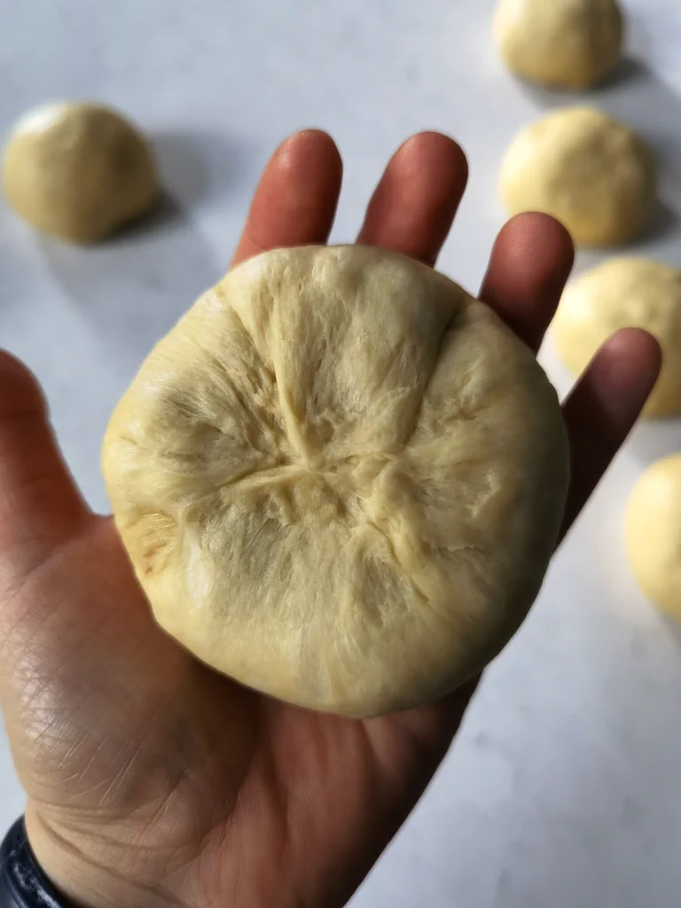 Bonitos y deliciosos panecillos en forma de lazo 🎀 con pasta de judías rojas - Step 9