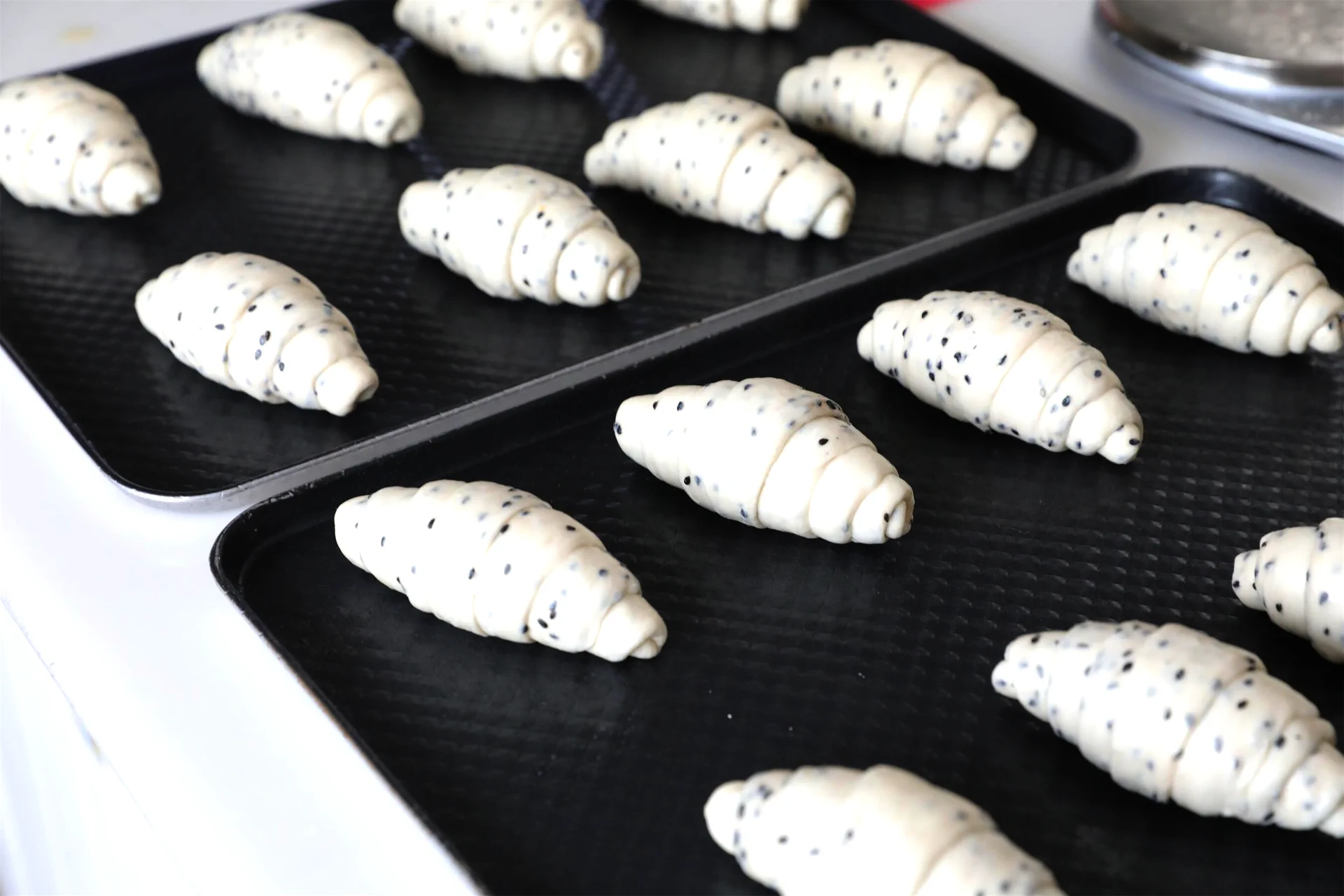 Pan de hojaldre salado con sésamo negro - Step 15