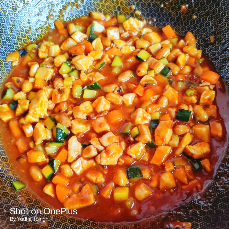 Finished dish photo of [Rice Killer: Better than Restaurant's Kung Pao Chicken] (Sweet and Sour, Non-Spicy Version)