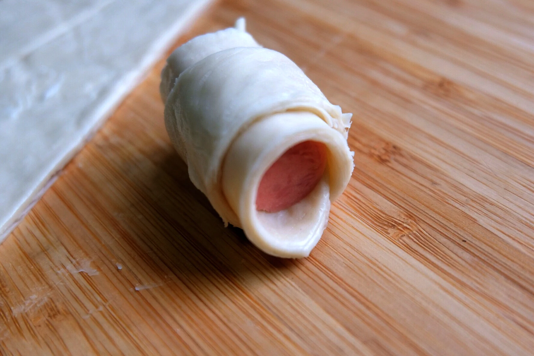 Rollitos de croissant con jamón hechos con paratha - Step 5