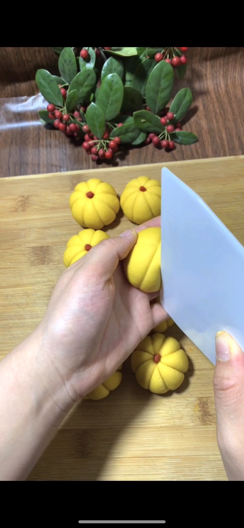Panecillos al vapor de calabaza de Halloween (con un solo levado): los niños siempre quieren más - Step 9