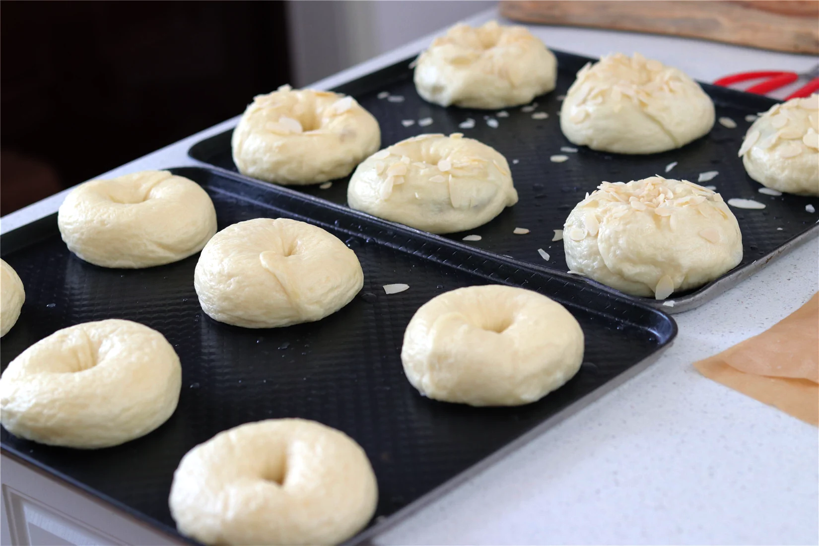 Bagels básicos de leche y bagels con pasta dulce de judías y queso crema - Step 19