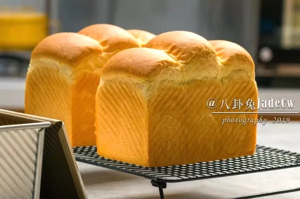 超棒的炼乳吐司只需一次发酵(450g土司盒x2)的成品展示图