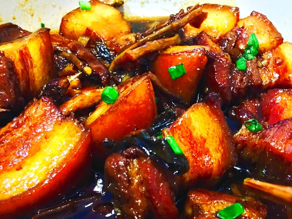 Foto del plato terminado de Cerdo estofado con brotes de bambú secos – Perfecto con arroz