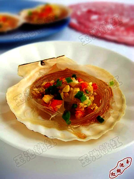 Fertiggestelltes Gericht von Gegrillte Jakobsmuscheln mit Knoblauch