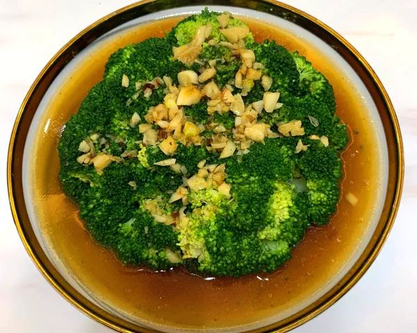 🥦オイスターソースとガーリックのブロッコリー（ダイエットに欠かせない一品）の完成品の写真