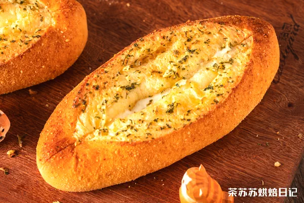 Fertiggestelltes Gericht von [Weiches Baguette mit Knoblauchkäse-Imitation von Sam's] Ein Duft auf seinem Höhepunkt!