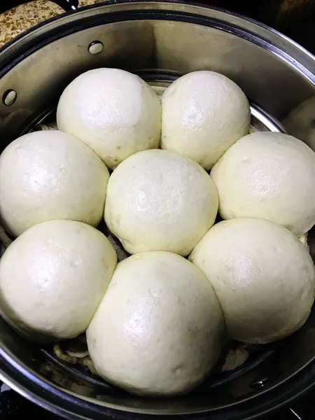 Foto do prato finalizado de Pão de feijão vermelho (Mantou)
