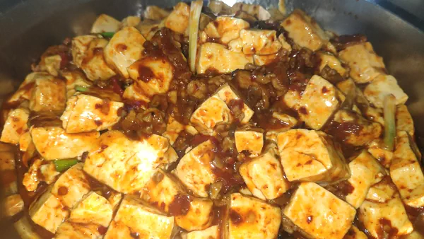 Foto del plato terminado de Delicioso mapo tofu versión Laoganma