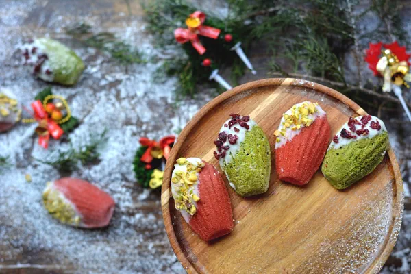 Fertiggestelltes Gericht von Weihnachts-Madeleine-Kuchen