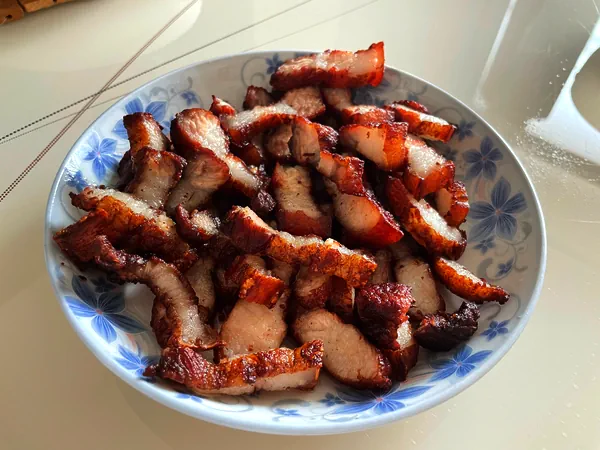 Foto del plato terminado de Lonjas de panceta de cerdo estofadas con tofu fermentado estilo Chaozhou