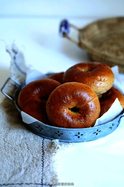 Foto del plato terminado de Bagel con Té Negro