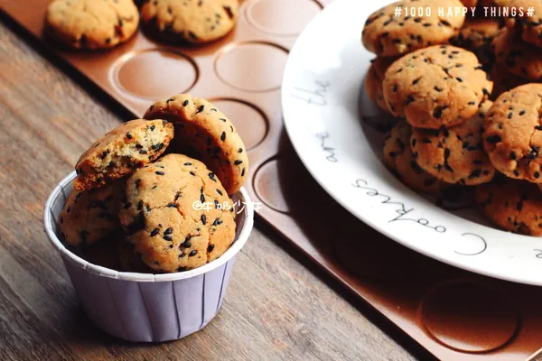 Finished dish photo of Black Sesame Almond Crisp Cookies - No Need to Cream the Butter, Still Crumbly~