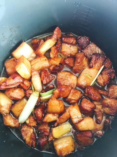 Foto del plato terminado de Panceta de cerdo estofada (Panceta de cerdo estofada casera, versión en olla a presión, súper fácil)