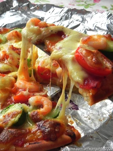 Foto del plato terminado de Pizza con camarones y tocino
