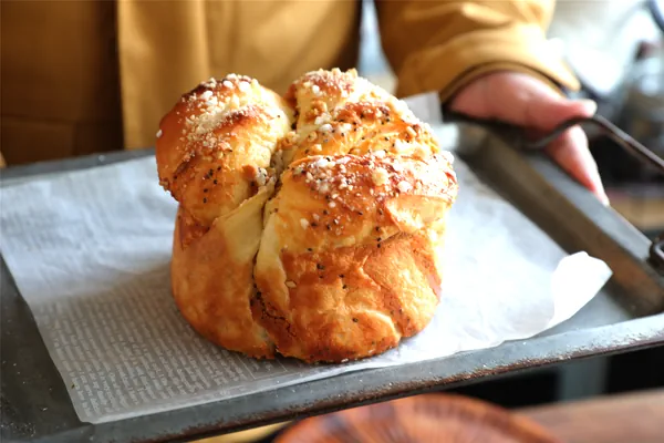 Fertiggestelltes Gericht von Frisches Milchbrot mit Erdnussbutter