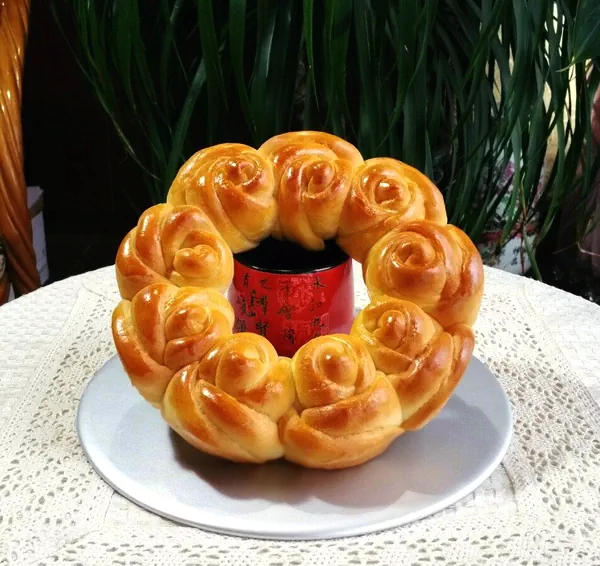 Finished dish photo of Rose Wreath Bread