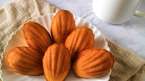 Fertiggestelltes Gericht von Madeleines au citron - Knusprig und weich