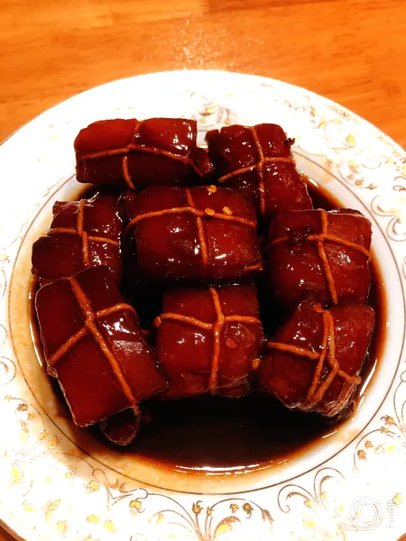 Foto del plato terminado de Cerdo estofado tierno sin aceite (Comparable al cerdo de banquete de bodas)
