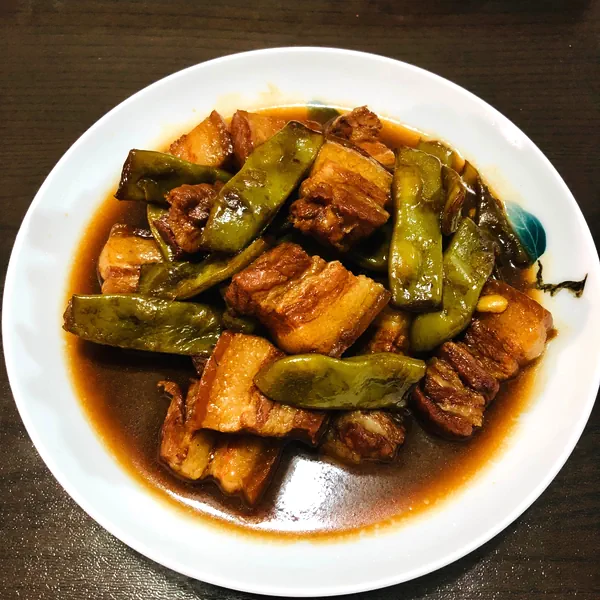 贴秋膘必备～扁豆红烧肉的成品展示图