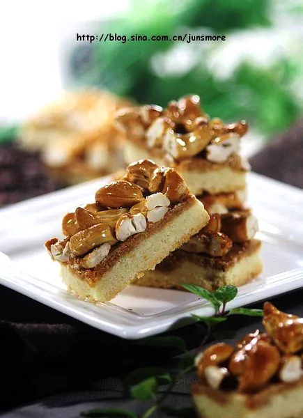 Fertiggestelltes Gericht von Karamell-Cashew-Krokant