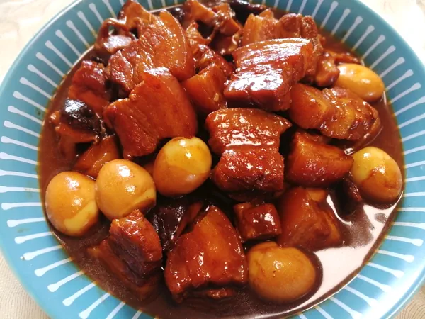 Foto del plato terminado de Mi panceta de cerdo estofada más satisfactoria, súper deliciosa