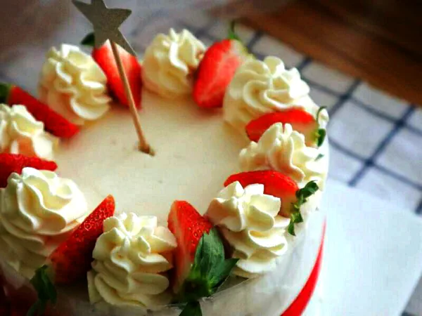 Foto masakan selesai dari Resep Video: Kue Buah dan Krim Kocok, Tinggi 15cm (Untuk Pemula)