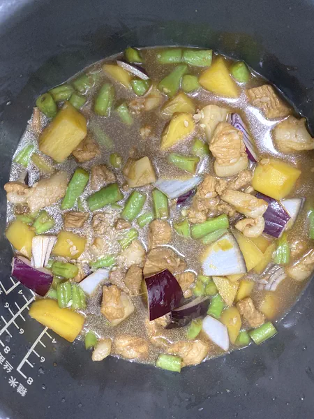 Foto del plato terminado de Comida esencial para perezosos ~ Arroz cocido en olla eléctrica ~ Arroz cocido con carne de cerdo, judías verdes y patatas