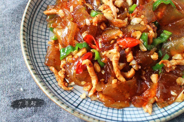 Foto del plato terminado de Plato favorito de la infancia en Bengbu: tallarines de judía mungo salteados con cerdo en tiras finas