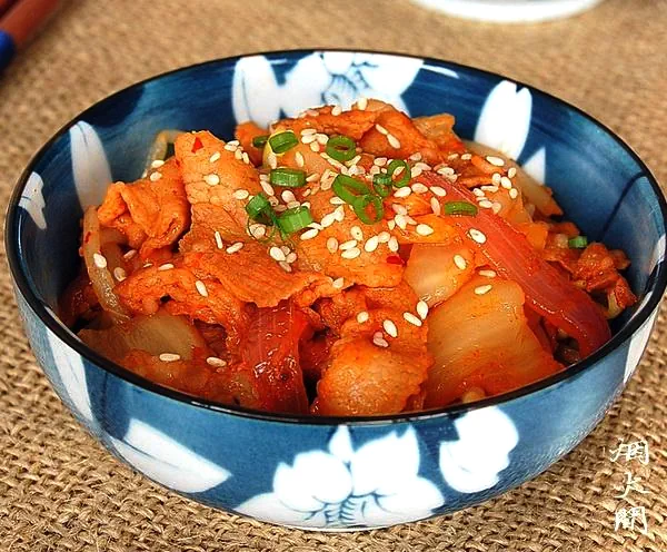 Foto masakan selesai dari Samgyeopsal Babi Iris Tipis dengan Kimchi Ala Korea