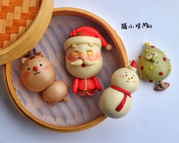 Foto do prato finalizado de Pãezinhos no vapor decorados (Série de Natal) - Original
