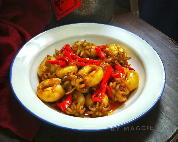 豆瓣酱爆墨鱼仔的成品展示图