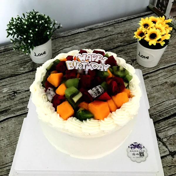 Foto del plato terminado de Tarta floral simple de crema de frutas