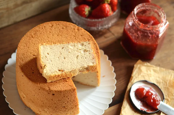 Foto del plato terminado de Suave y esponjoso – bizcocho chiffon con mermelada de fresa