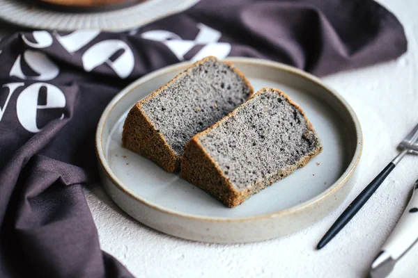 Fertiggestelltes Gericht von Chiffon-Kuchen ‚Nicht Wütend‘ - Chiffon mit schwarzem Sesam