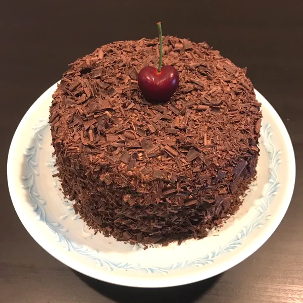 Foto do prato finalizado de Schwarzwälder Kirschtorte 6 polegadas (Adequado para iniciantes, sucesso garantido)