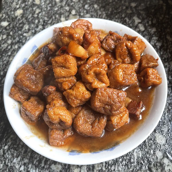 70，80后儿时的回忆油豆腐配红烧肉有一个这个菜算是大户人家了，有可能过年才能吃到的成品展示图