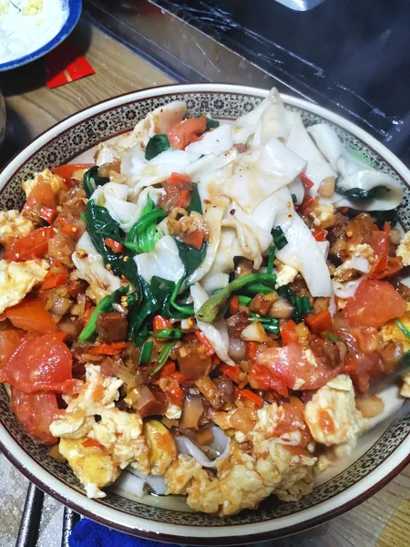 Foto masakan selesai dari Biang Biang Mie dengan Minyak Pedas (dengan Daging Cincang dan Telur Orak-arik Tomat)