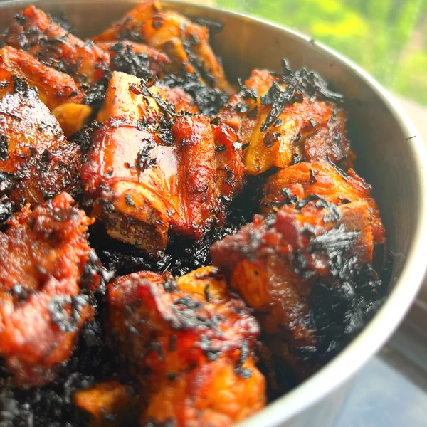 Foto del plato terminado de Panceta de cerdo/Costillas guisadas con vegetales encurtidos (Infalible para principiantes)