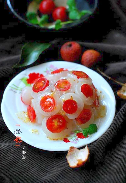 Fertiggestelltes Gericht von Lychee- und Osmanthus-Delikatessen