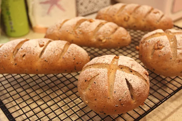 흑설탕을 넣은 통밀 플뤼티 빵(완전판: 호두+검은깨)의 완성된 요리 사진