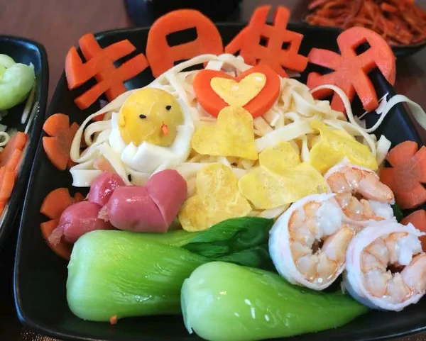 Foto del plato terminado de Fideos creativos de cumpleaños