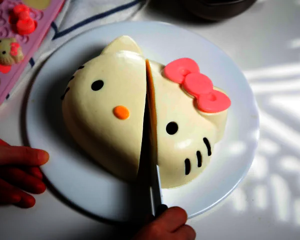Foto do prato finalizado de 《Tinrry+》Super Suave e Cremoso Bolo Mousse de Iogurte e Queijo Kitty