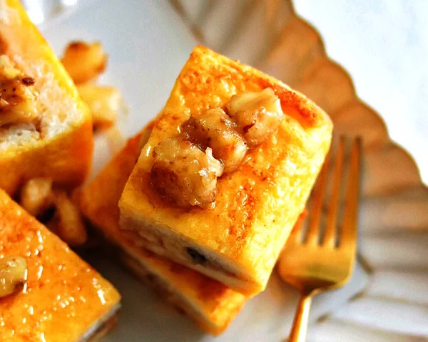 Foto do prato finalizado de Torradas fritas com banana e manteiga de amendoim