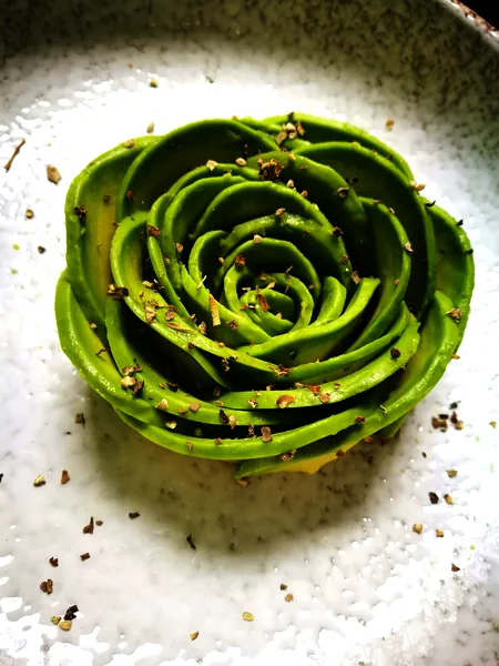 Foto del plato terminado de Flor de aguacate, alto valor estético～